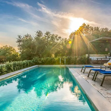 Apithano Heated Pool On Demand